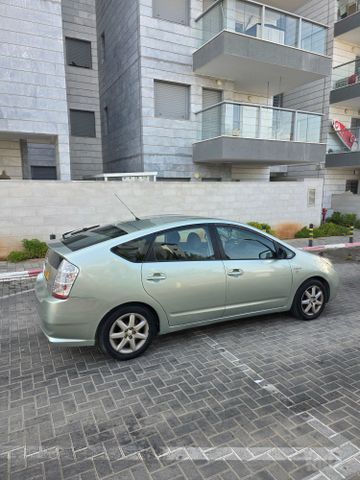 טויוטה פריוס