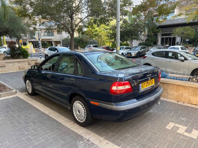 וולוו S40