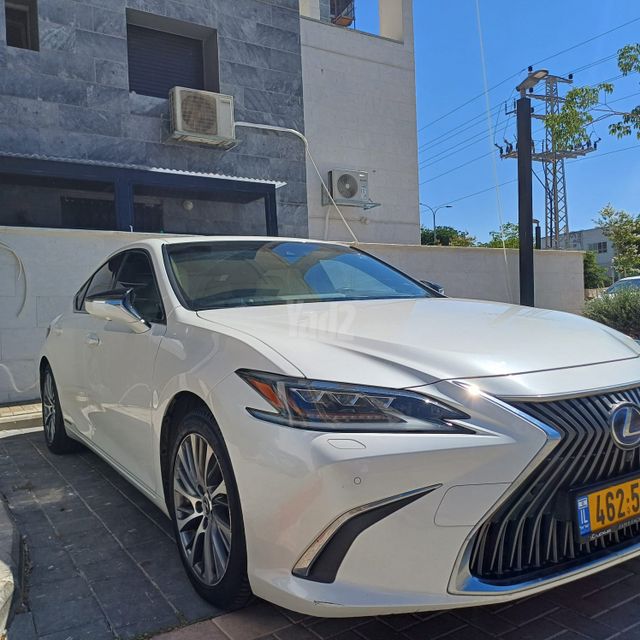 לקסוס ES