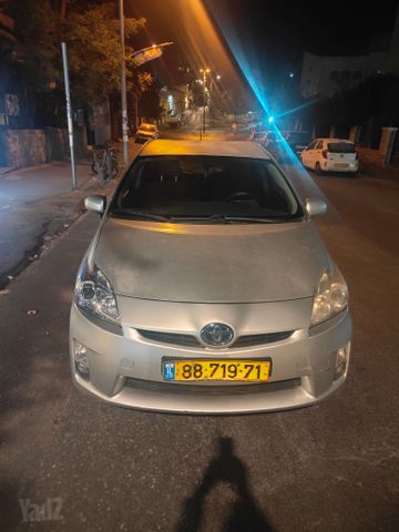 טויוטה פריוס