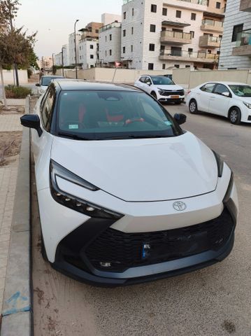 מודעת רכב טויוטה C-HR