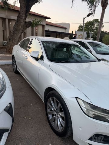 וולוו S90