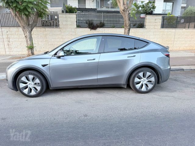 מודעת רכב טסלה מודל Y