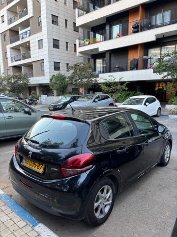 פיג'ו 208
