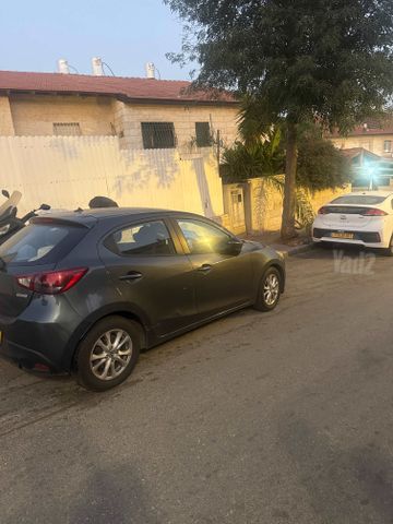 מודעת רכב מאזדה 2