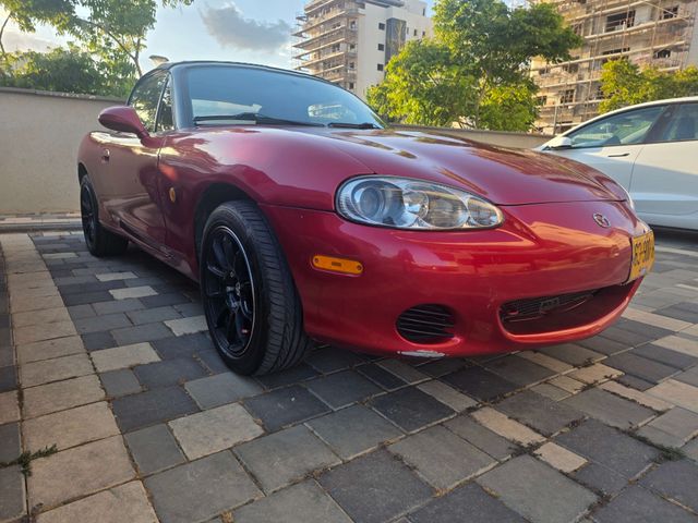 מודעת רכב מאזדה MX-5
