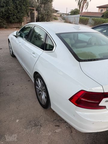 וולוו S90