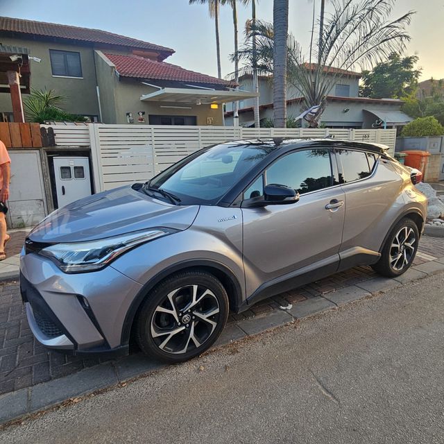 מודעת רכב טויוטה C-HR