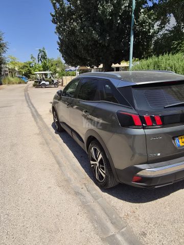 פיג'ו 3008