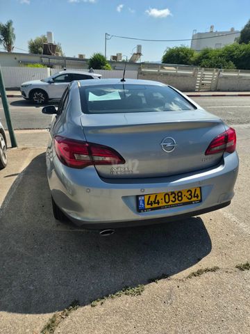 אופל אסטרה