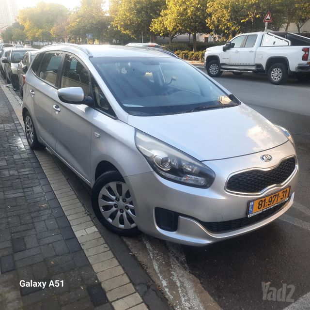 מודעת רכב קיה קארנס