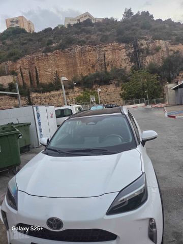 טויוטה יאריס קרוס