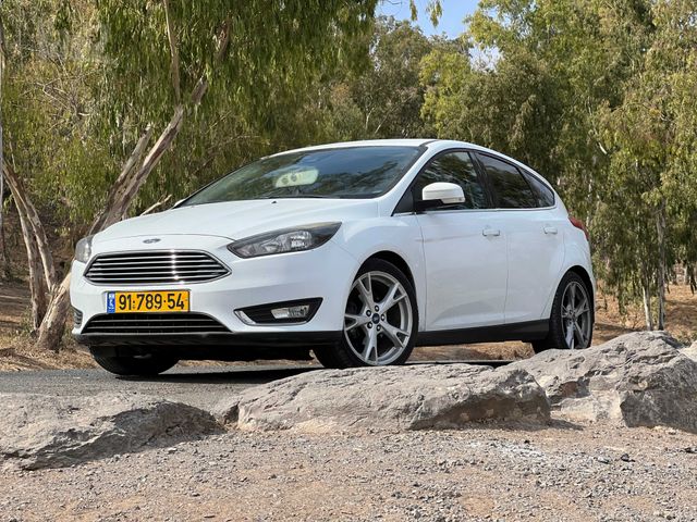 פוקוס Titanium אוט׳ בנזין האצ'בק 5 מק 5 דל 1.5 (150 כ״ס)