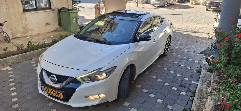 ניסאן מקסימה
