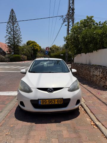 מודעת רכב מאזדה 2