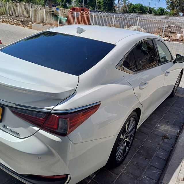 לקסוס ES