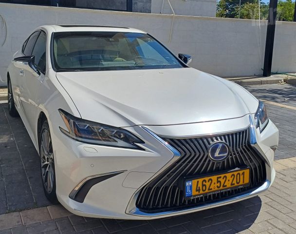 מודעת רכב לקסוס ES