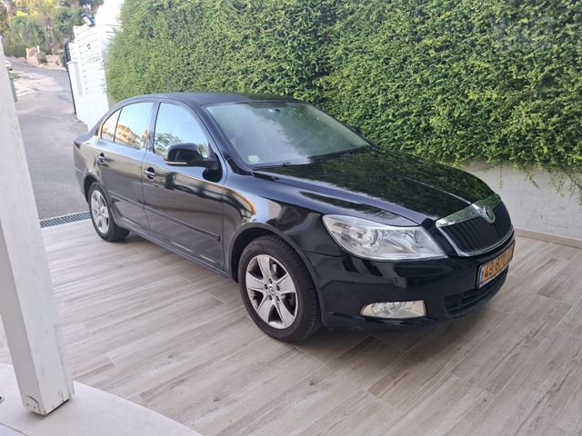אוקטביה  Elegance אוט׳ בנזין סדאן 1.8 (160 כ״ס)