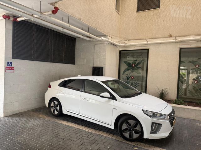 איוניק Premium FL היברידי אוט׳ 1.6 (141 כ״ס)