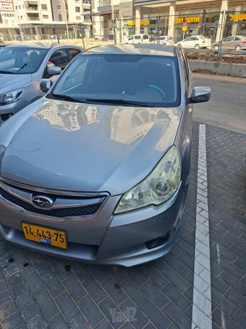 סובארו B4/לגאסי
