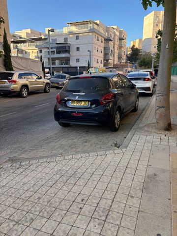 פיג'ו 208