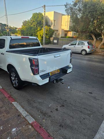 איסוזו די-מקס