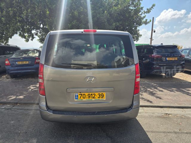 יונדאי H-1 / i800