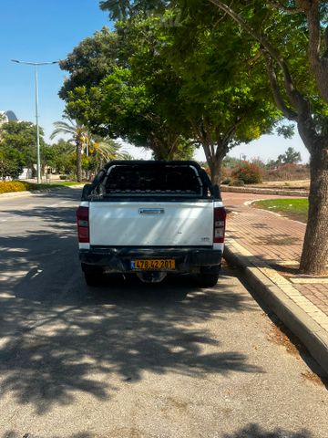 איסוזו די-מקס