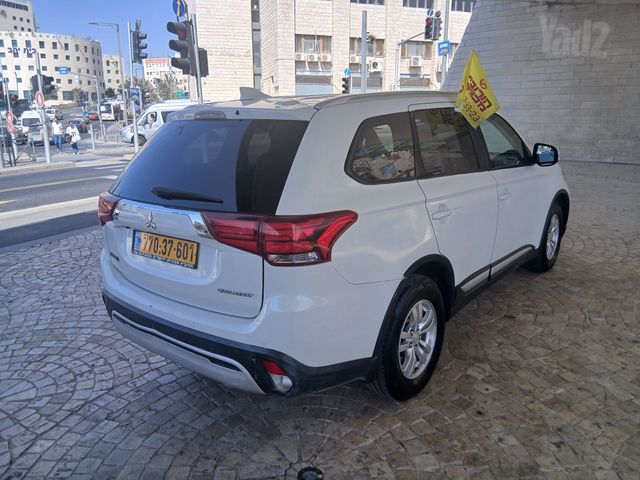 מיצובישי אאוטלנדר
