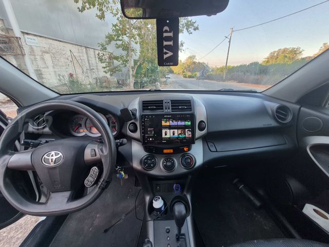טויוטה RAV4