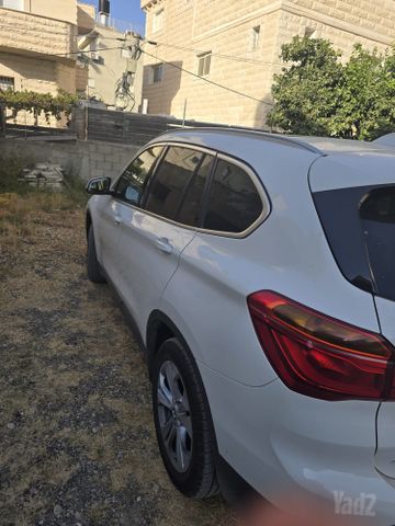 ב מ וו X1