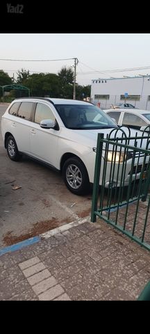 מיצובישי אאוטלנדר
