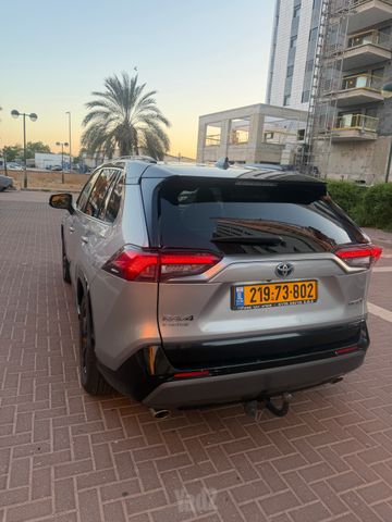 טויוטה RAV4
