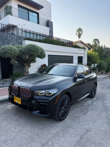 ב מ וו X6