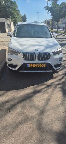 ב מ וו X1