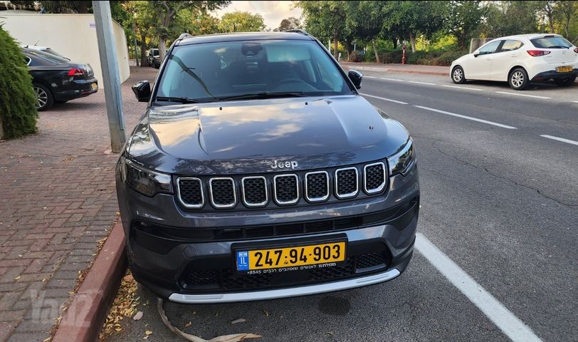 מודעת רכב ג'יפ קומפאס