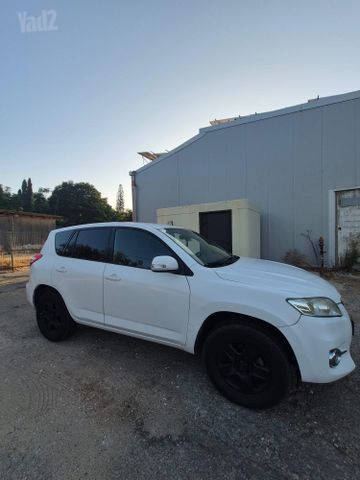 טויוטה RAV4