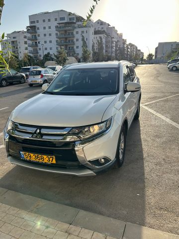 מיצובישי אאוטלנדר