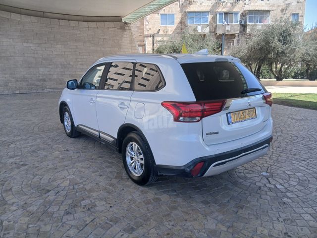 מיצובישי אאוטלנדר