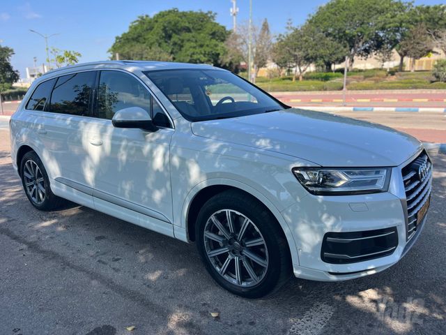 מודעת רכב אאודי Q7 1