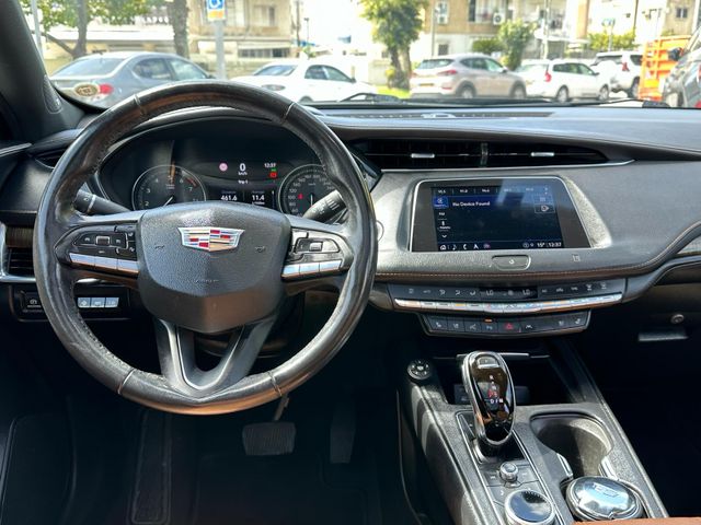 קאדילק XT4