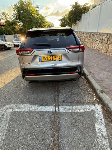 טויוטה RAV4