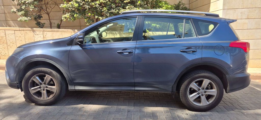 טויוטה RAV4