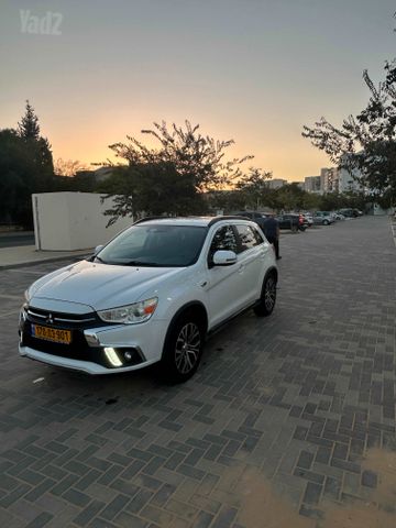 מודעת רכב מיצובישי ASX