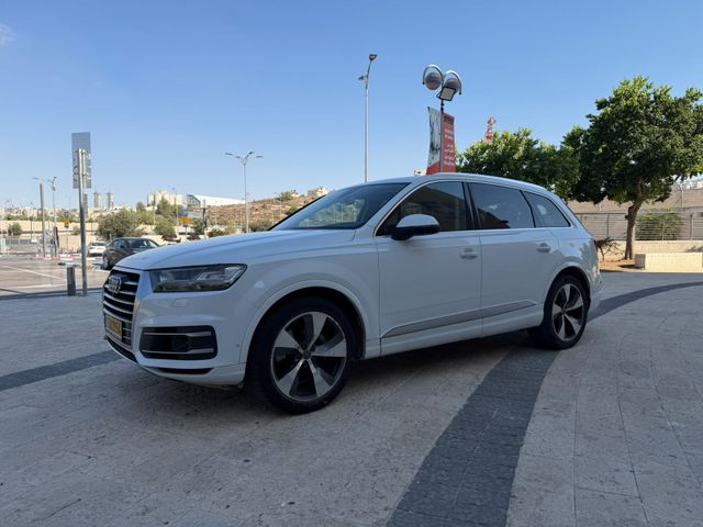 מודעת רכב אאודי Q7