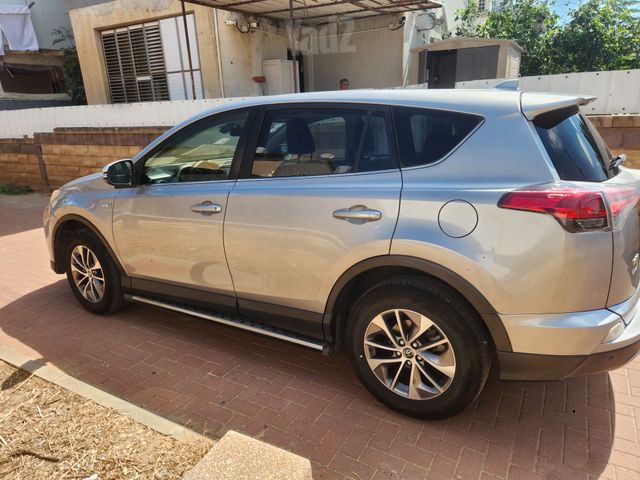 מודעת רכב טויוטה RAV4