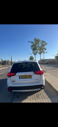 מיצובישי אאוטלנדר