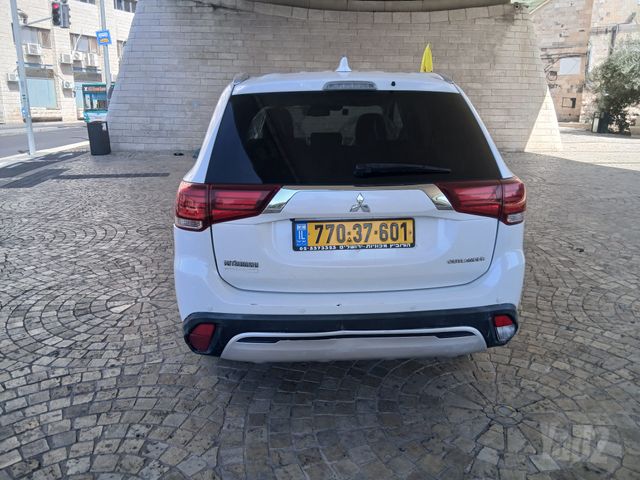מיצובישי אאוטלנדר