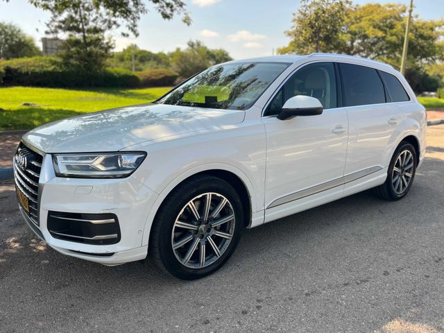 מודעת רכב אאודי Q7