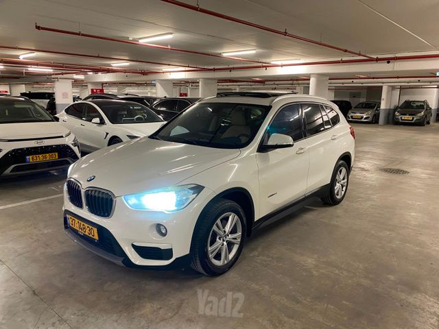 ב מ וו X1